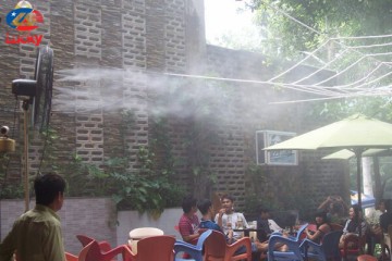 Máy phun sương quán cafe